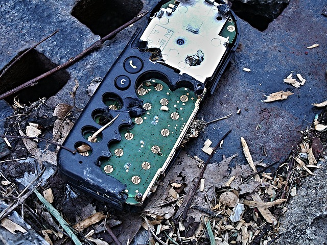 Mobile-phone thrown in the trash